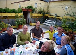 Fr�hst�ck auf der Dachterrasse